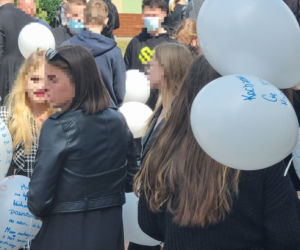 Koledzy żegnają swoją Madzię. Cześć Jej pamięci!. Łzy, rozpacz i niezrozumienie. Nie tak miał wyglądać koniec roku szkolnego [ZDJĘCIA]