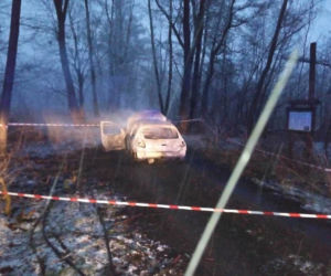 Makabra pod Mordami. Spalił się w aucie, bo zapalił papierosa