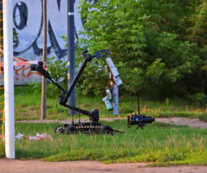 Tajemnicze pakunki znalezione na ławce w Warszawie