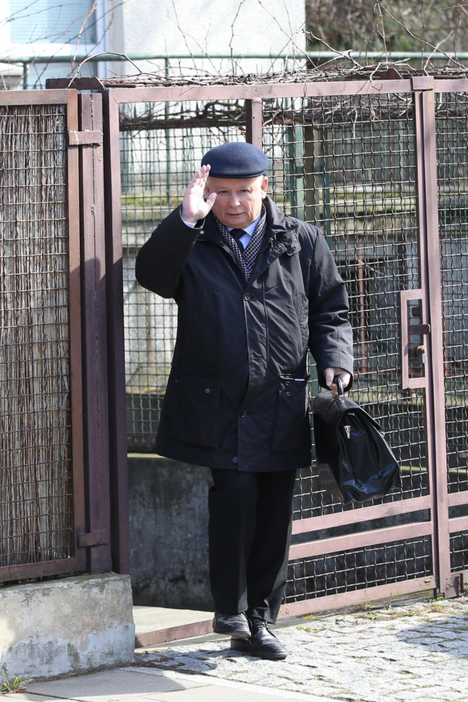 Wiercą Kaczyńskiemu za ścianą