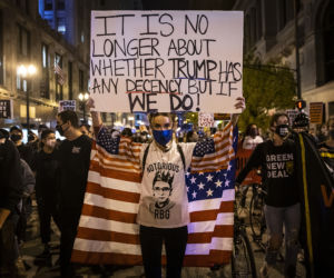 Protestujący zwolennicy prezydenta Donalda Trumpa 