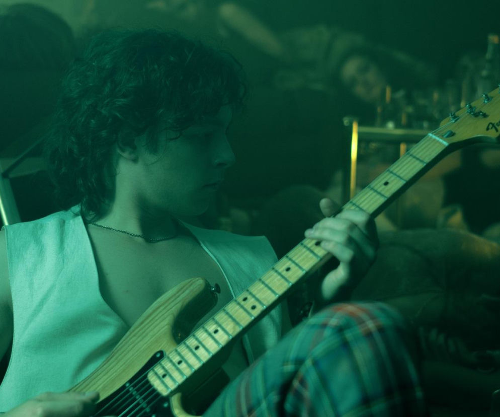 Mniej obcy kadr z filmu