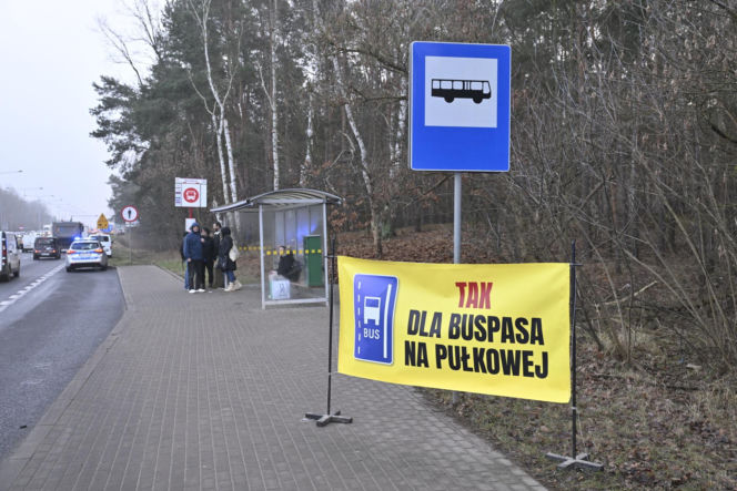 Mają dość korków, chcą buspas. W godzinach szczytu protestowali na pasach