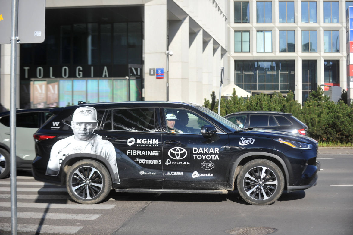 Najman i Babić w Rolls-Royce w centrum Warszawy
