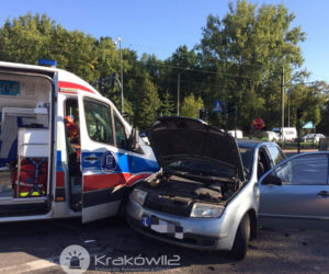 Wypadek karetki na alei Pokoju w Krakowie