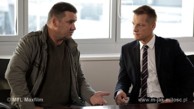 M jak miłość odc. 1112. Romanowski (Robert Wabich), Piotrek Zduński (Marcin Mroczek)
