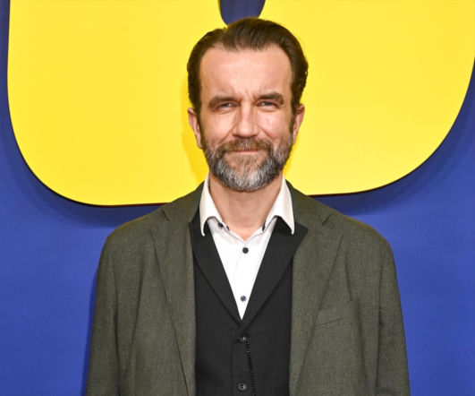 Tomasz Kot spacerował z mamą po Legnicy. Aktor mógł wykonywać zupełnie inny zawód