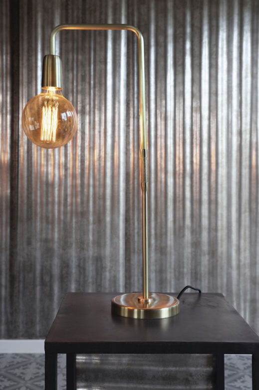 Mosiężna lampa stołowa