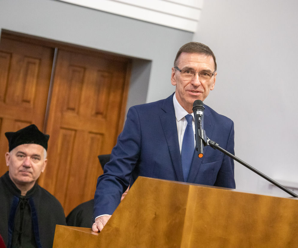 Prezydent ułaskawił hejtera, który groził mu śmiercią