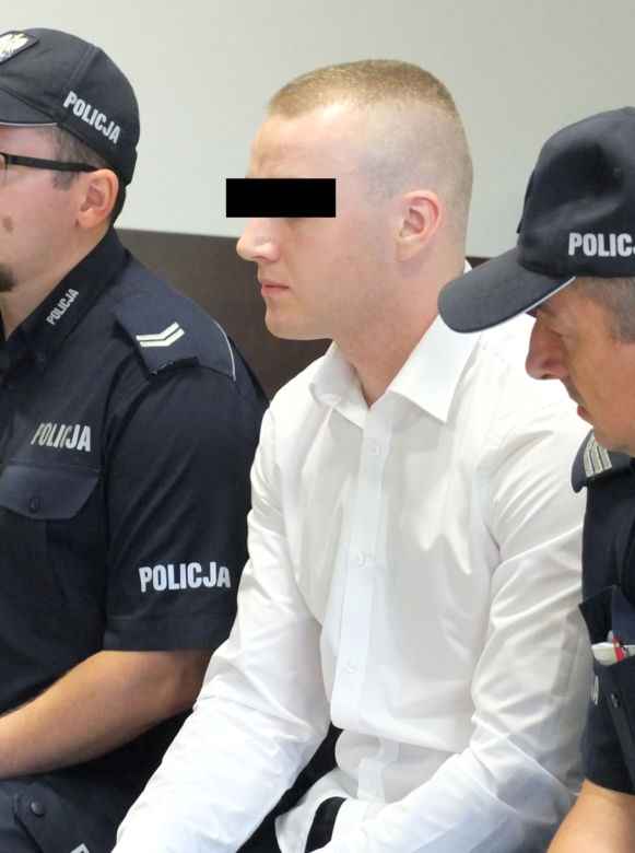 Zgwałcili kolegę kijem i kazali mu udawać psa