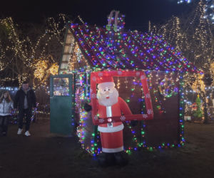Bydgoski dom Griswoldów znów zachwyca. 300 tysięcy lampek robi niesamowity efekt