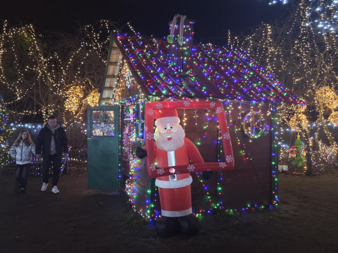 Bydgoski dom Griswoldów znów zachwyca. 300 tysięcy lampek robi niesamowity efekt
