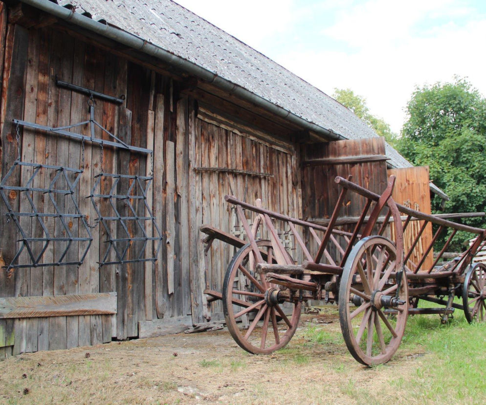 To jeden z najpiekniejszych skansenów w Polsce. Idealny na majówkę bez tłumów