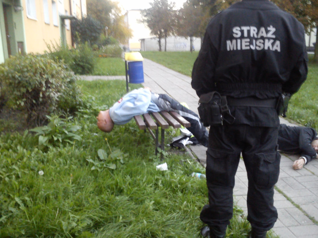 Człowiek guma, półnaga kobieta, wędkarz naturysta -czyli nietypowe interwencje Starży Miejskiej Starachowice