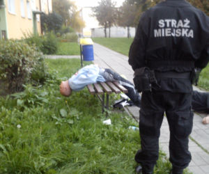 Człowiek guma, półnaga kobieta, wędkarz naturysta -czyli nietypowe interwencje Starży Miejskiej Starachowice