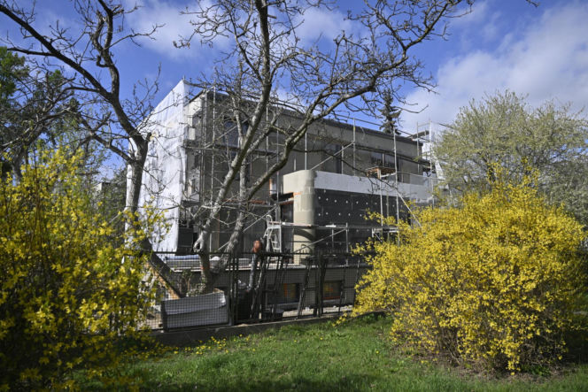 Niekończący się remont sąsiadów Kaczyńskiego