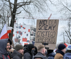 Kraków: protesty przeciwko Strefie Czystego Transportu. Na miejscu pojawiły się tłumy [ZDJĘCIA]