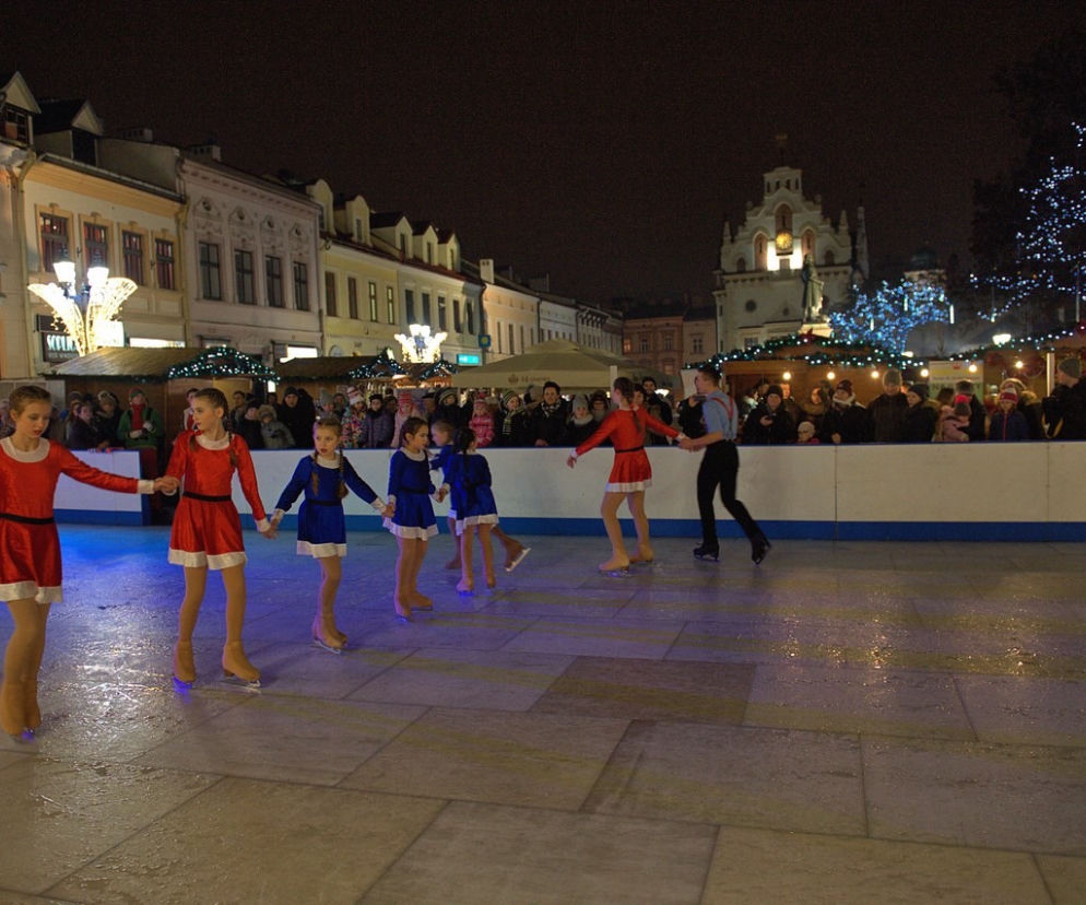 Otwarcie lodowiska na Rynku w Rzeszowie [ICE SHOW]