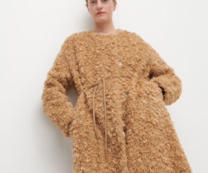 Modny płaszcz na promocji w Reserved