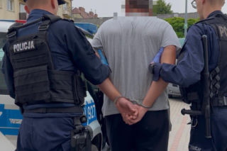 Tragiczny finał brutalnego pobicia w centrum Bytowa! Trzech mężczyzn zaatakowało 36-latka i 44-letnią kobietę