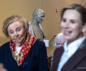 Elegancka Marta Nawrocka w USA. Postawiła na klasyki: beż i brąz. Ale to torebka robi robotę!