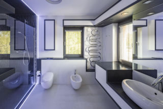 Grzejniki dekoracyjne – dobór mocy, wykończenie i funkcje dodatkowe. Jak wybrać model do salonu, łazienki i przedpokoju?