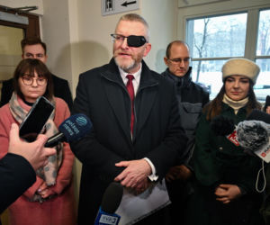 Grzegorz Braun opuścił prokuraturę bez zarzutów. Polityk wykonał niespodziewany manewr