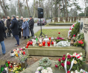 Spotkanie przy grobie Józefa Oleksego na Powązkach