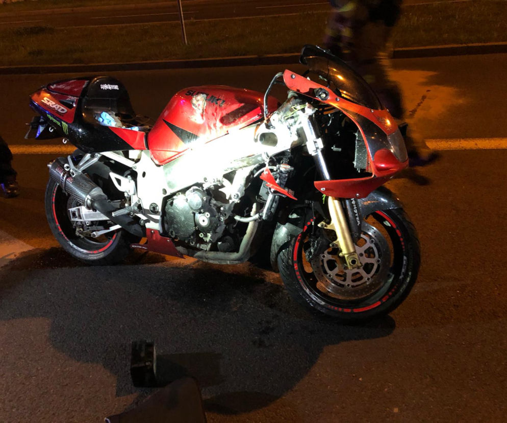 Ciechanów. Nie żyje motocyklista, kierowca zakleszczony w aucie! Strażacy rozcięli pojazd [ZDJĘCIA]