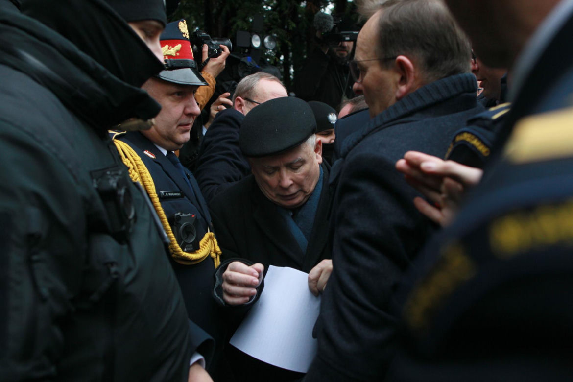 5. posiedzenie Sejmu X kadencji. Przed Sejmem stawili się Maciej Wąsik i Mariusz Kamiński w otoczeniu posłów PiS