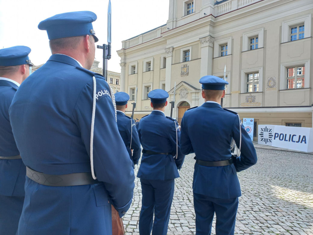 Trwają obchody Święta Policji w Lesznie. Świętują policjanci i policjantki