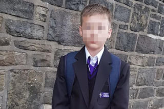 Matka trzymała synka, ojczym go torturował. Sebastian nie przeżył! 100 uderzeń w pół godziny