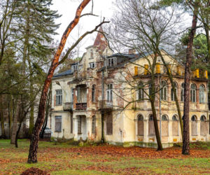 Opuszczona willa w Konstancinie