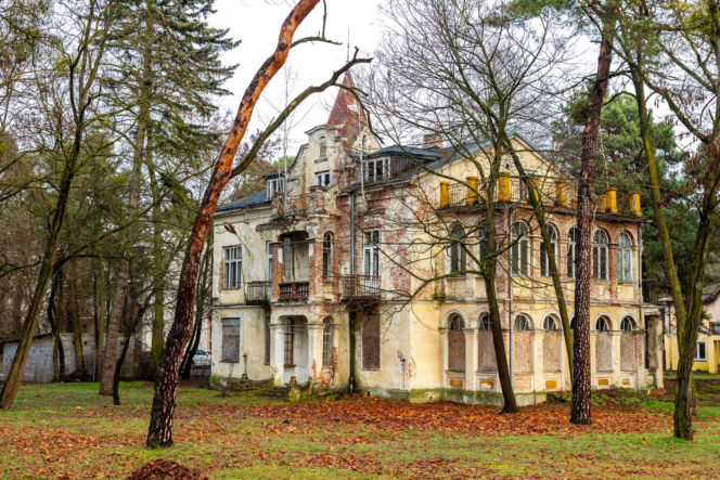 Opuszczona willa w Konstancinie