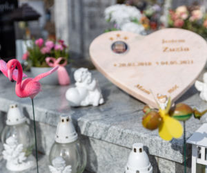 Grób małej Zuzi, którą zabiła matka