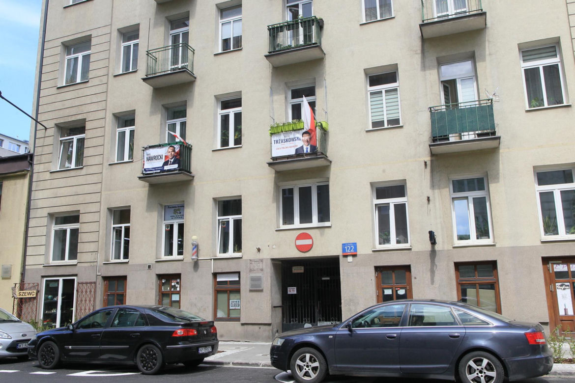Mieszkają drzwi w drzwi, popierają rożnych kandydatów. Jedni za Trzaskowskim, drudzy za Nawrockim. Jak ze sobą żyją?