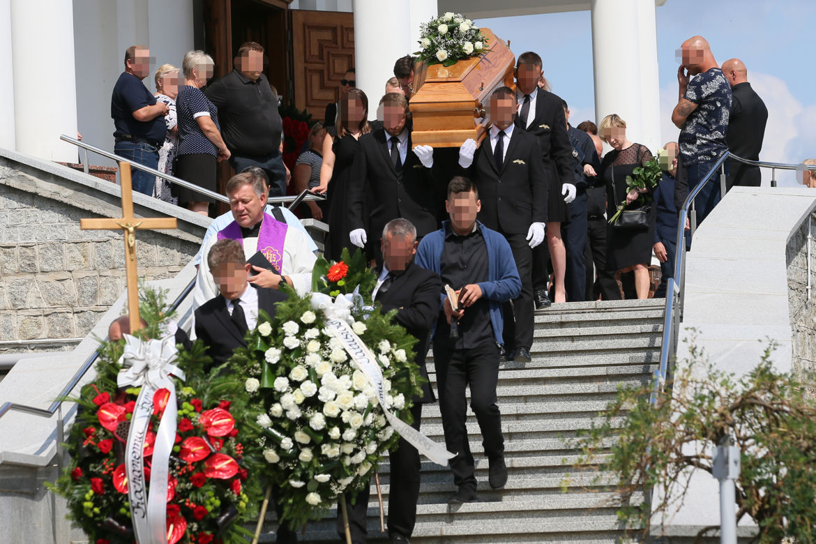 Tragicznie zmarłego kierowcę pożegnał sznur ciężarówek. Pogrzeb Roberta S.