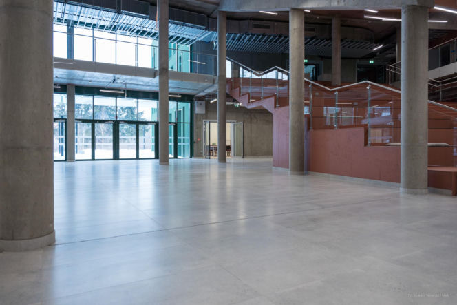 Nowoczesny gmach dla studentów UwB. Uczelnia planuje kolejne inwestycje