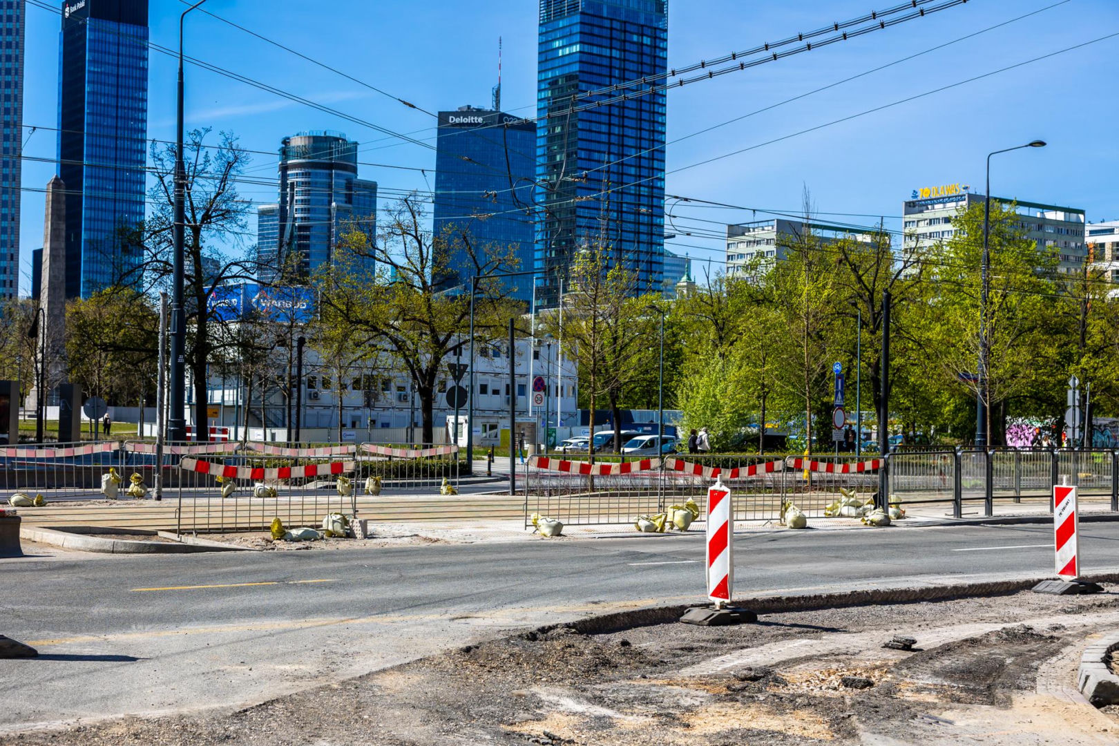 Budowa przejścia dla pieszych przez ul. Marszałkowską w Warszawie na wysokości ul. Sienkiewicza