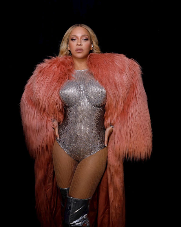 Beyonce wraca! Jest całkiem naga i została kowbojem!