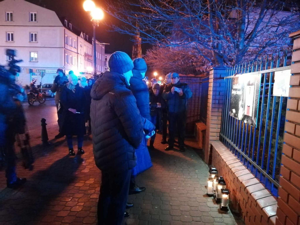 Siedlczanie wyrazili swój sprzeciw przeciwko agresji i wsparcie dla rodziny ratownika medycznego, który zginął w ataku nożownika