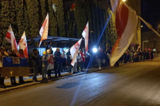 Atak Rosji na Ukrainę. Protesty na Rynku Kościuszki i przed konsulatem Białorusi w Białymstoku
