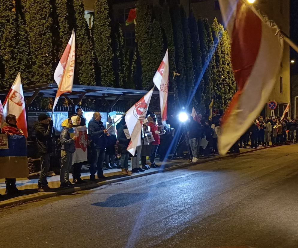 protest przed konsulatem Białorusi