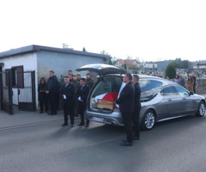 Polacy żegnają Łukasza Litewkę. Kondukt żałobny