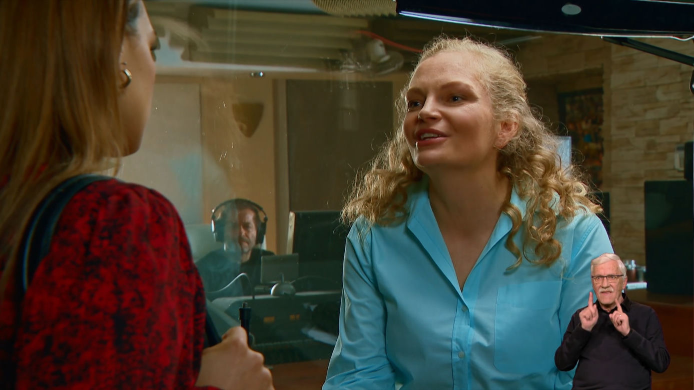 Barwy szczęścia, odc. 2716: Klara (Olga Jankowska), dziennikarka (Aleksandra Derda) 