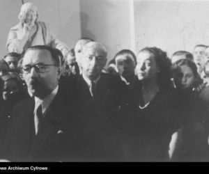 Niewiarygodne sceny! Aktor kazał przykucnąć premierowi, bo chciał go przeskoczyć! Interwencja w ostatniej chwili