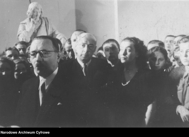 Niewiarygodne sceny! Aktor kazał przykucnąć premierowi, bo chciał go przeskoczyć! Interwencja w ostatniej chwili