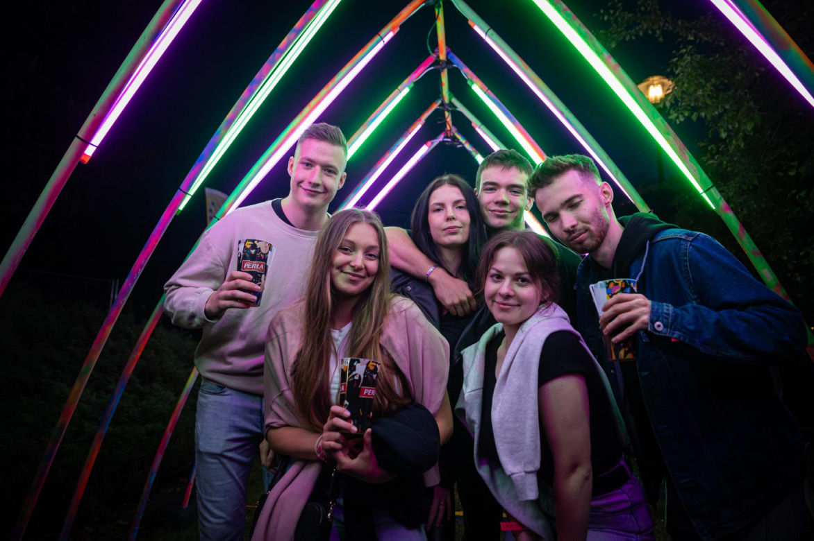 Juwenalia Śląskie w Katowicach gromadzą tysiące studentów pod sceną na Muchowcu