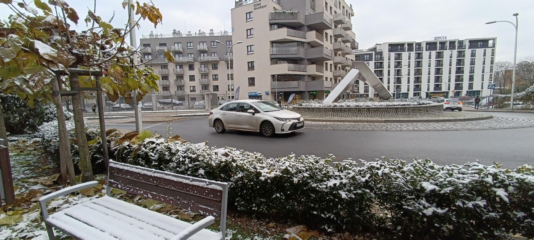 Pierwszy śnieg we Wrocławiu. Czy zima zaskoczyła kierowców? [ZDJĘCIA]