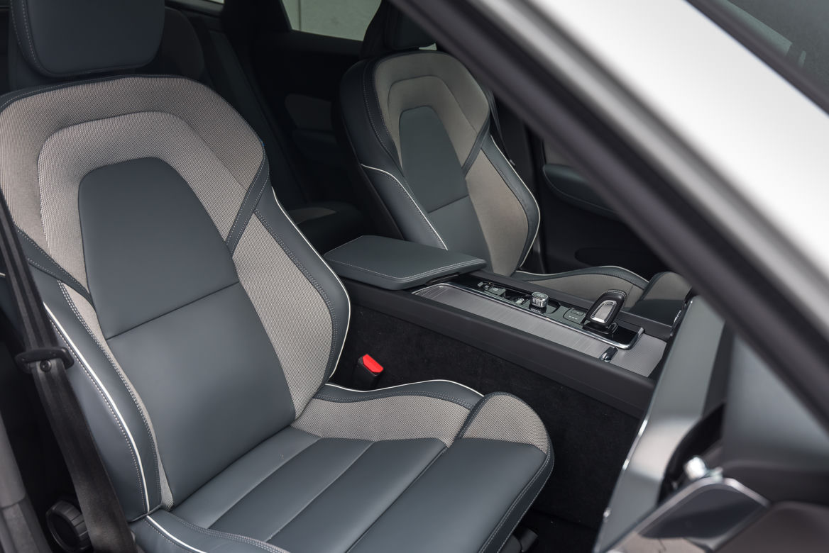 Volvo XC60 B4 Mild Hybrid FWD AT8 Momentum